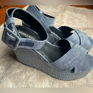 Alice + Olivia Women’s Studded Ankle Strap Platform Sandals Blue Size: 9.5 (40)